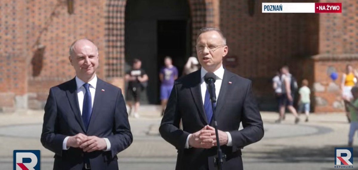 #NaŻywo | Prezydent @AndrzejDuda: Jest nam potrzebne wielkie lotnisko, z którego nie tylko będzie można polecieć, ale tylko oni będzie w stanie obsłużyć dużą ilość samolotów transportowych, także tych wojsk sojuszniczych. 
#włączprawdę #TVRepublika