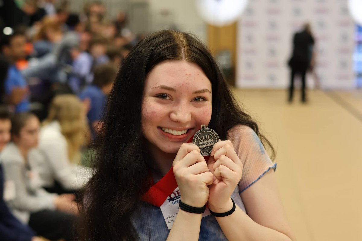 All smiles at History Day! Congratulations to the students who've advanced to the National Contest! Just a reminder that National Contest registration is open until May 14th at 11:59pm ET. Check your email for your registration link from zFairs. 📷 Toledo Early College