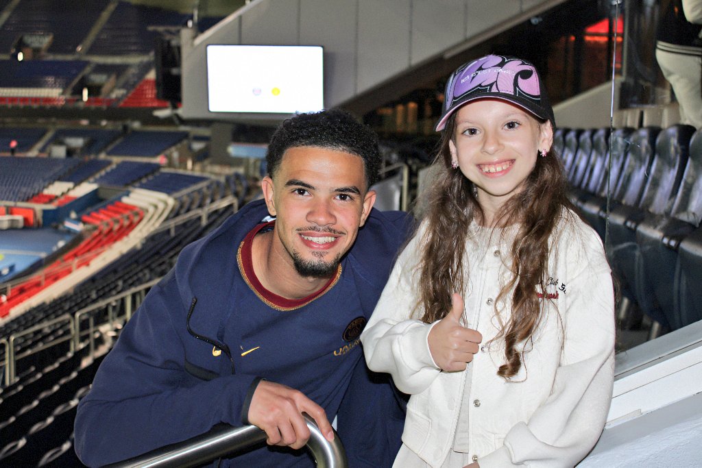 Camille la petite guerrière et Warren Zaïre-Emery 😍 Pour écrire son histoire, il faut croire en la beauté de ses rêves🌟 Le futur n'est pas quelque chose qu'il faut attendre, c'est quelque chose qu'il faut créer🙏🏻 #TeamPSG #TeamSourire