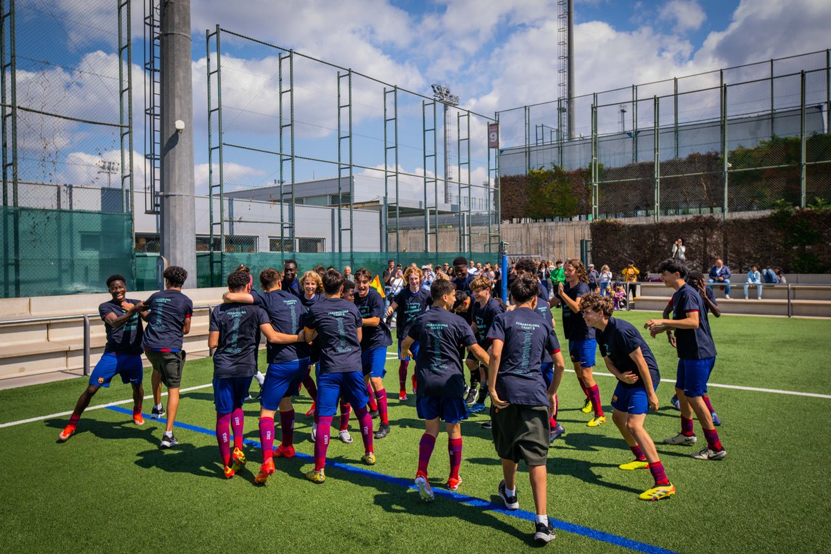 FCBmasia's tweet photo. 📸 𝐆𝐀𝐋𝐄𝐑𝐈𝐀

🥳 Les millors imatges de la celebració del títol de Lliga del 𝗖𝗮𝗱𝗲𝘁 𝗕!

🔗 https://t.co/FLpkbJEe4S

#FCBMasia 💙❤ https://t.co/QANMbjxRdO