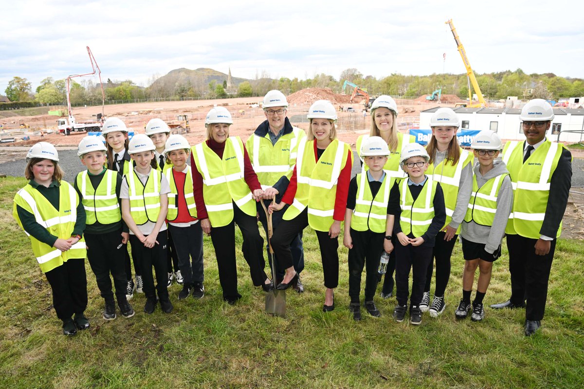 Education Secretary @JennyGilruth joined @Edinburgh_CC and @balfourbeatty at a special ground breaking ceremony for @LibertonHS. The new building is receiving funding as part of @ScotGov's £2 billion Learning Estate Investment Programme.