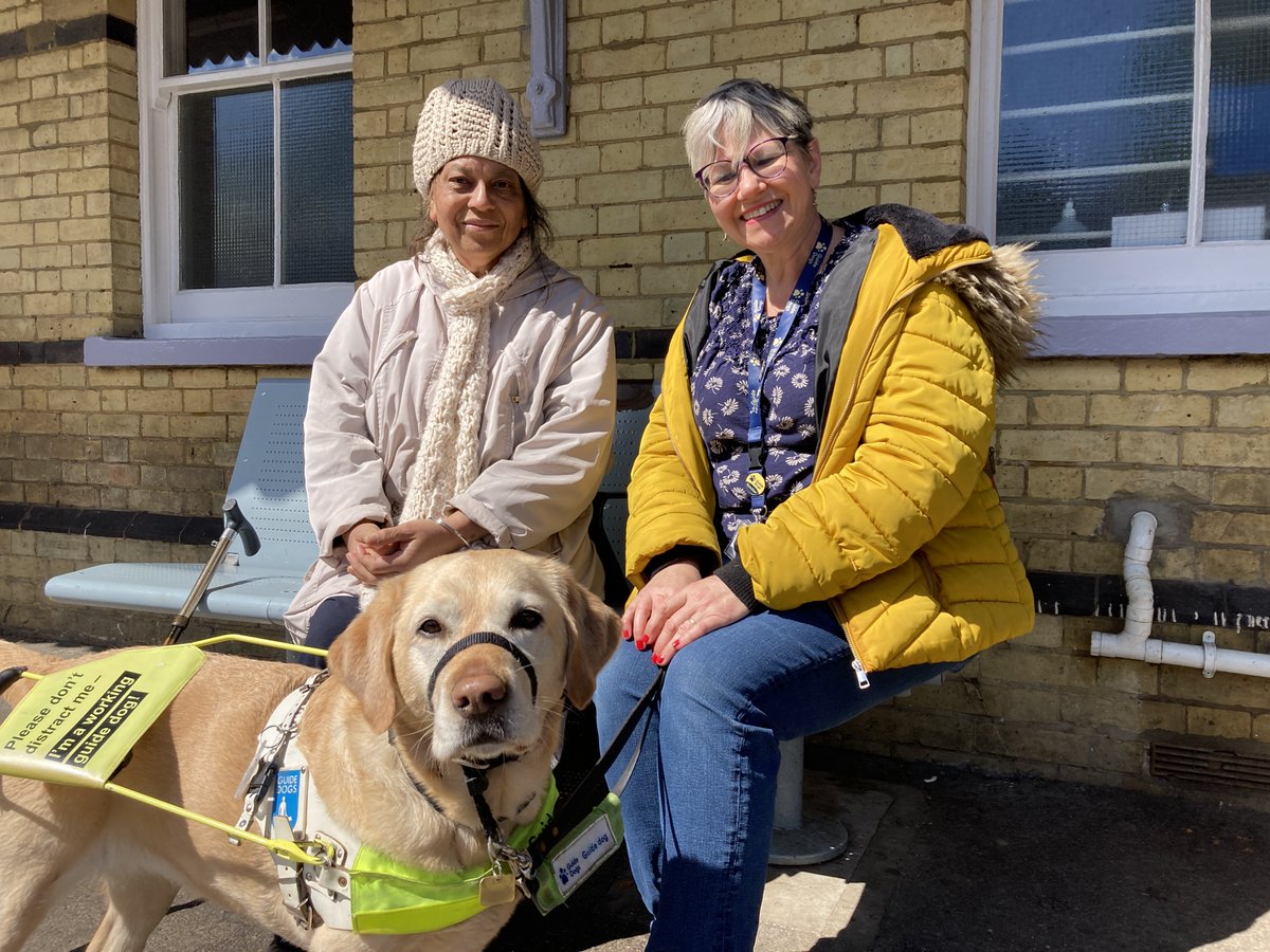 Last month we were joined by @guidedogs and their volunteers for #PawsOnThePlatform. The @se_railway team heard the lived experience of people with visual impairments when they travel by rail, increasing understanding of barriers they face. @Cane_Mabel kentcrp.org/paws-on-the-pl…