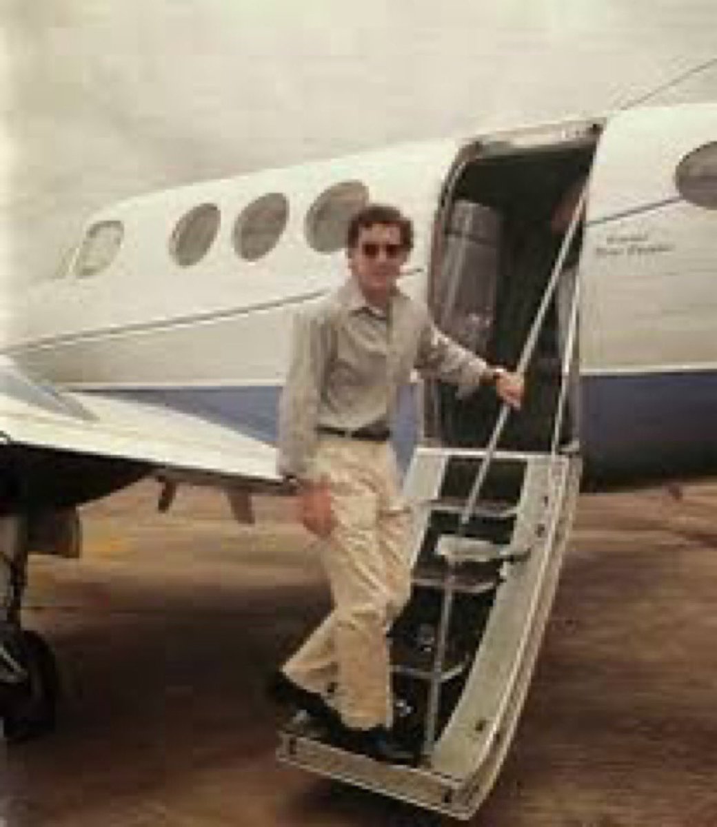 Ele também teve um clássico da aviação. Um Beechcraft KingAir F90, adquirido no exterior e transladado para o Brasil. Aqui ela recebeu a matrícula PT-ASN [Ayrton Senna e Nelson, seu grande amigo, instrutor e Comandante].

📸 Site Ayrton Senna