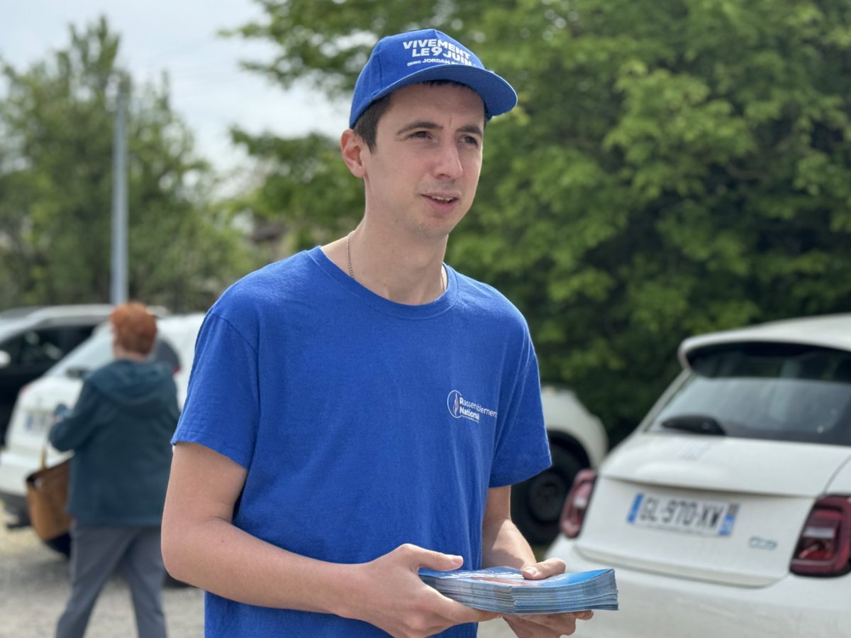 🔵 « Lui je prends, on ira voter !! »

👉🏻 Tractage de l’équipe @RNJ_off du Pays de Montbéliard ce matin sur le vide-greniers de #Bavans ! 

🗳️🇫🇷 Le 9 juin, pour retrouver notre souveraineté et notre liberté : @J_Bardella !