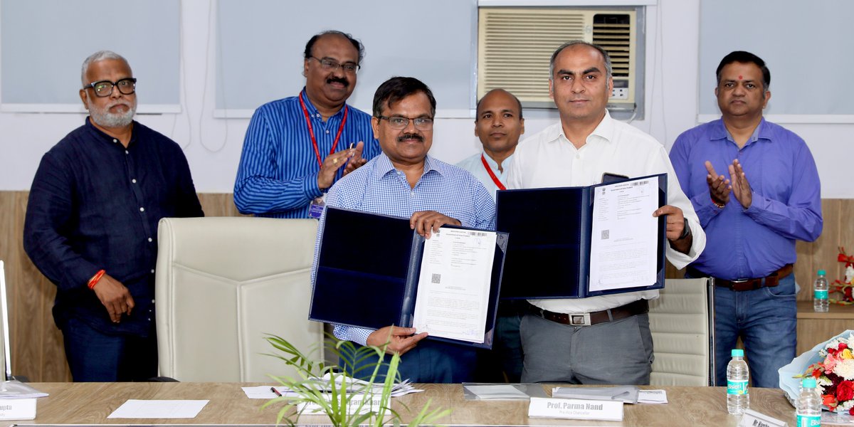 SEEDS recently signed a partnership MoU with Sharda University to build resilient communities by exposing engineering students to different social issues and technical skills that can be leveraged in climate risk reduction. @shardauniv @manu_seeds