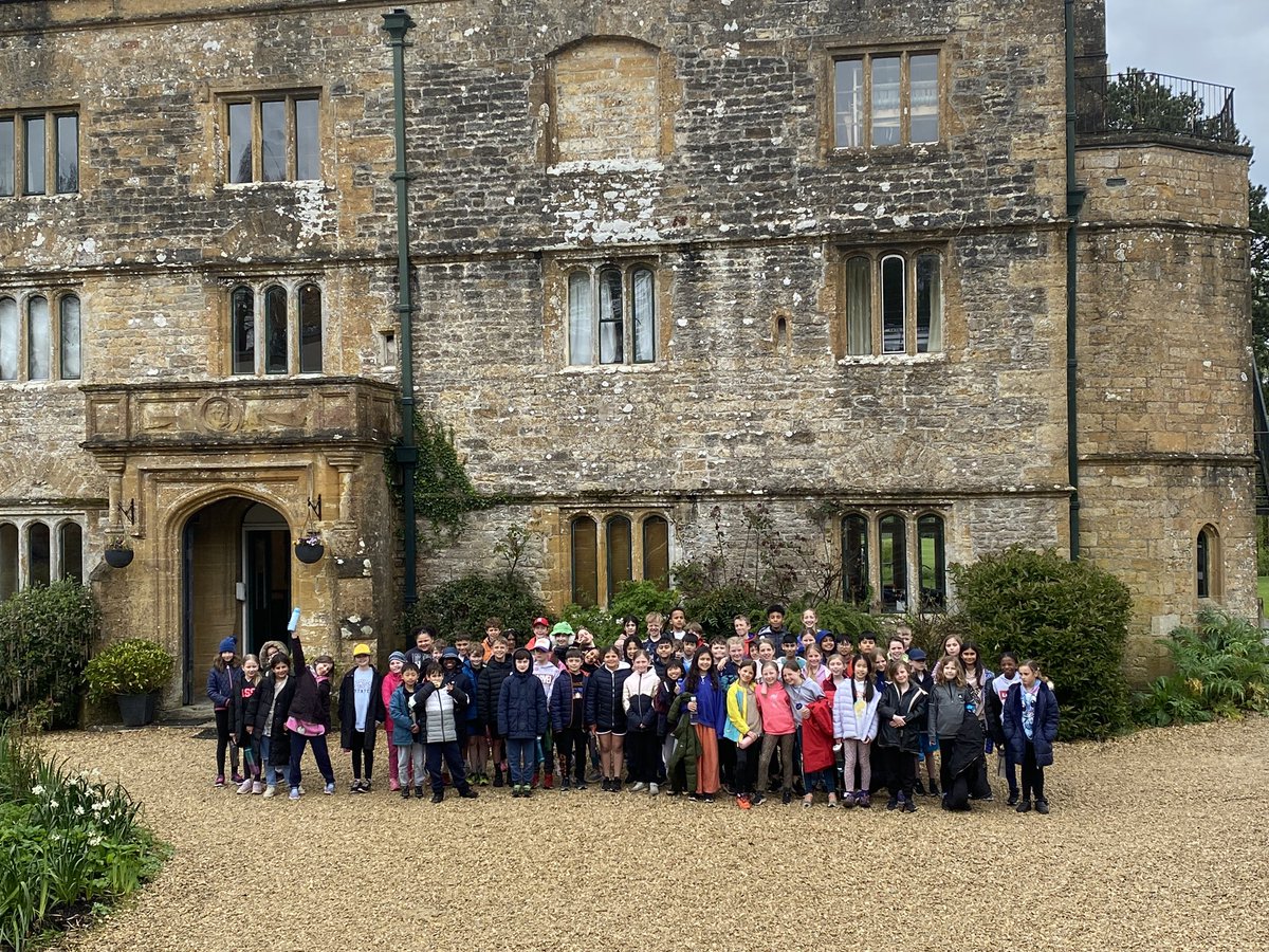 Year 5 have had a fantastic time @hooke_court ! But we now have to go home - parents see you soon.