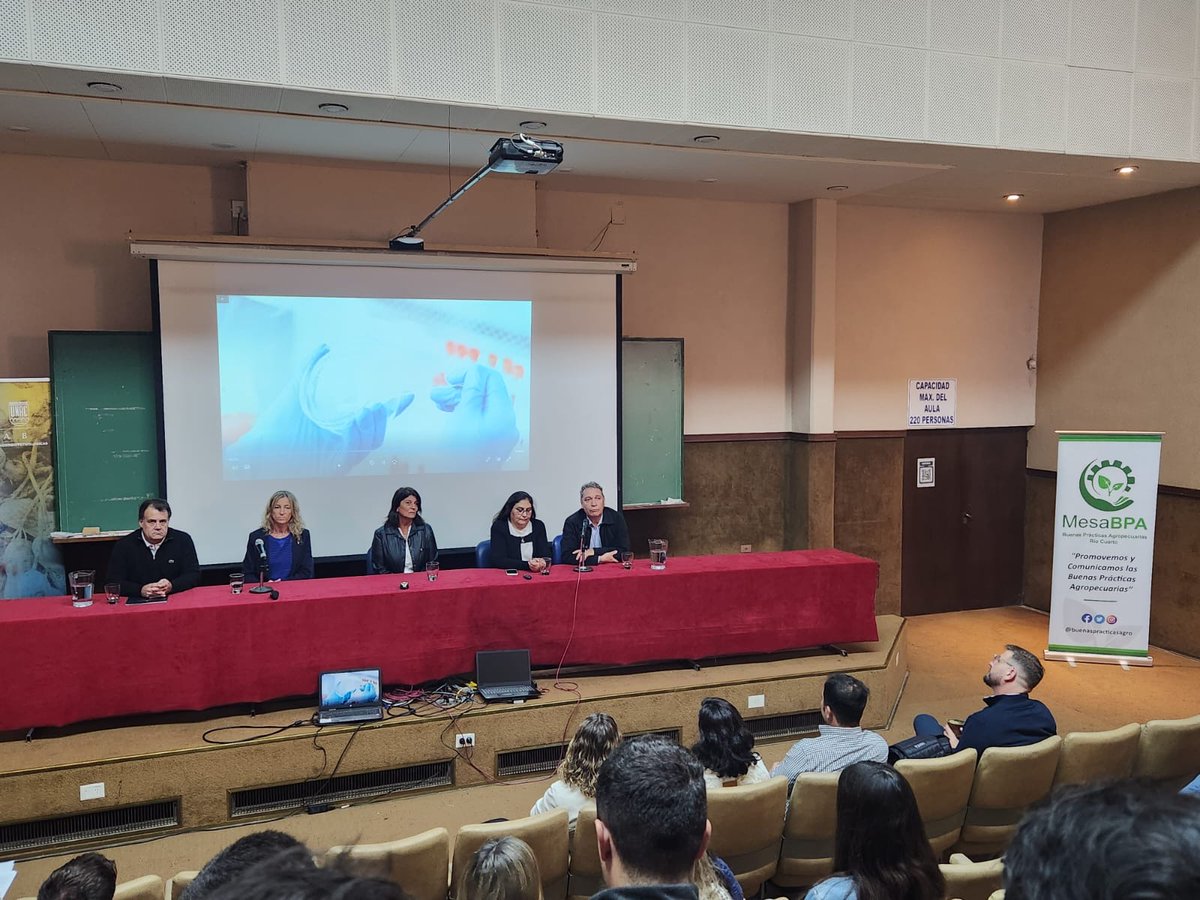 FundacionMani's tweet photo. 🎉 ¡Hoy celebramos un día especial! Es el aniversario fundacional de la UNRC. En esta fecha tan significativa, queremos compartir nuestra reciente participación en la Jornada de Vinculación titulada "Estrategias biotecnológicas aplicadas al manejo integral del cultivo de maní". https://t.co/pCYEMN4vac