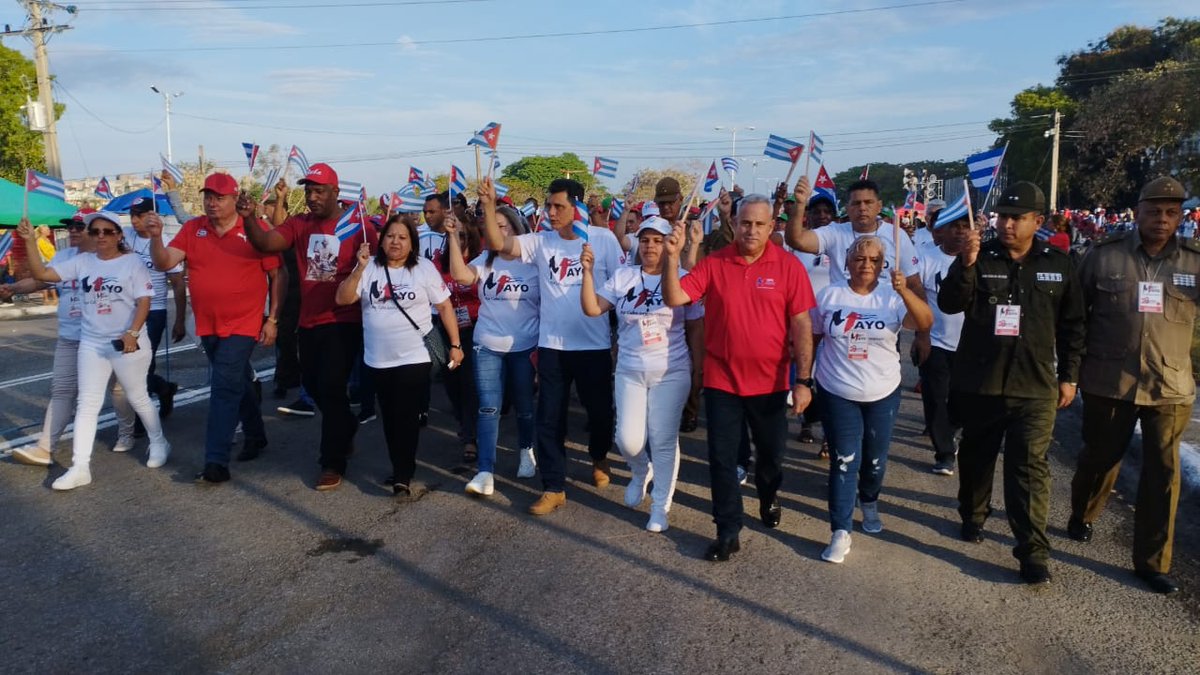 #LasTunas inicia la fiesta de los trabajadores. Las palabras de la Secretaría General de la CTC en la provincia, dan inicio al desfile patentizando que #PorCubaJuntosCreamos
