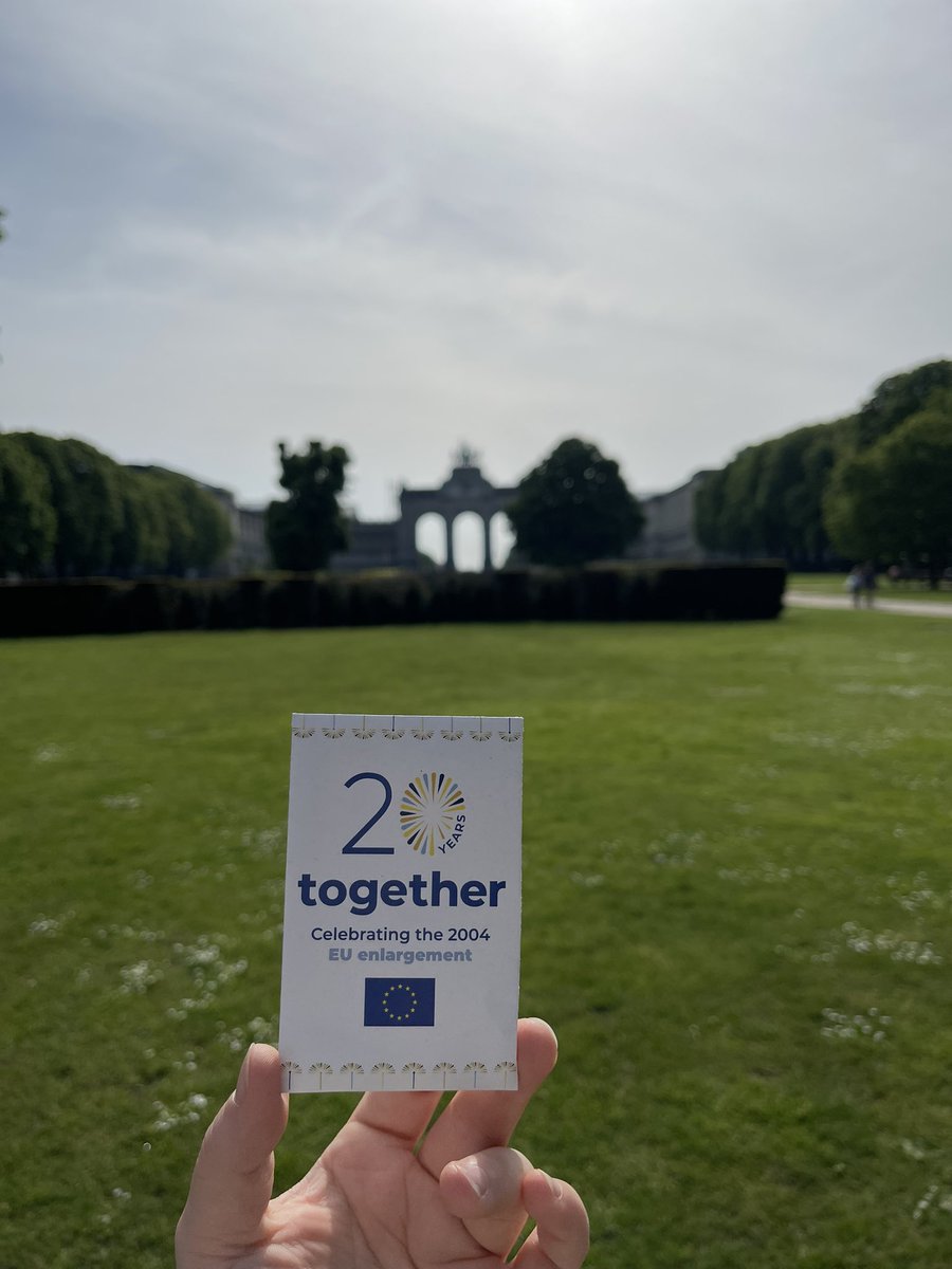 Today, in Brussels, Riga and all around #EU 🇪🇺 we are celebrating #Latvia’s 🇱🇻20-year membership in the 🇪🇺 & #EUenlargement of 2004! 🎉

#20YearsTogether #LV20EU #BigBang