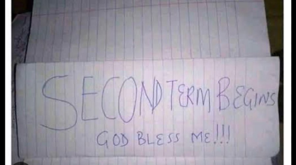 Did you do this in school? 🏫 😂 

Retweet if you did