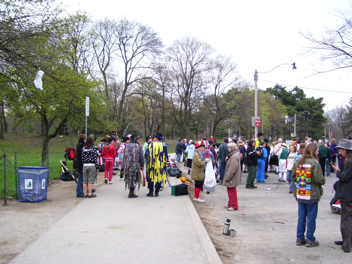 Happy May Day! Morris Dancers in Nottingham in 2003 and in Toronto’s High Park a few years ago. #MayDay #morrisdance #robinhood