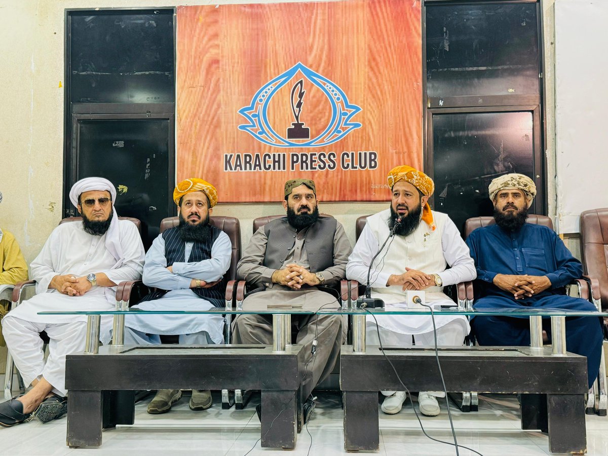 کراچی پریس کلب: جمعیت علماء اسلام صوبہ سندھ کے جنرل سیکرٹری علامہ راشد سومرو پریس کانفرنس کر رہے ہیں ۔