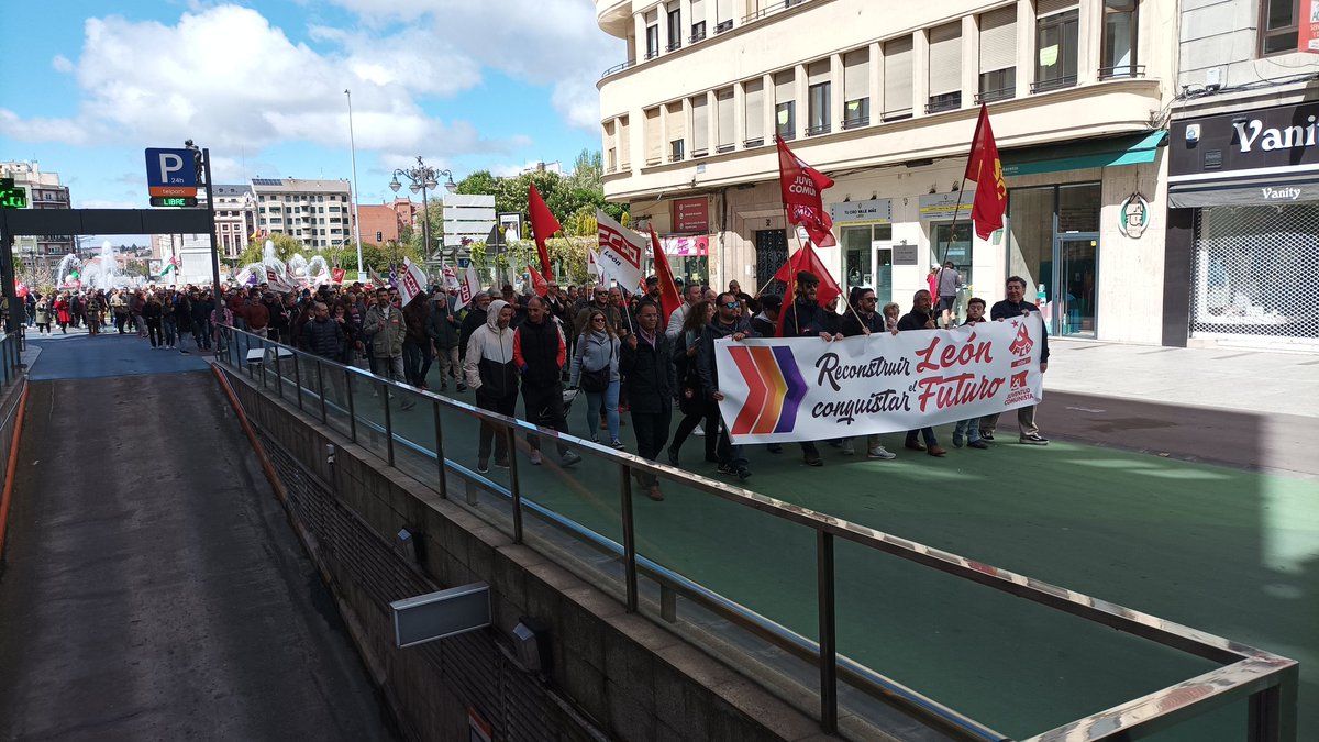 🦁 #Leonesp en lucha ✊ 🟥 #1DeMayo lucha obrera ⚙️ ✅ Democratizar la economía, conquistar una vida digna #1DeMayoALaCalle