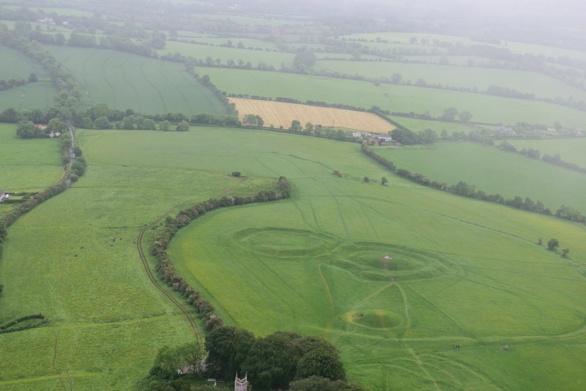 Good to see AARGnews 68 out - including an article by @DiscProg staff member @smcurran28 on our archaeological survey & investigation work at the Hill of Tara - a great read! Susan's aerial photo of Tara can be seen on the front cover - taken during the 2019 CHERISH flight school