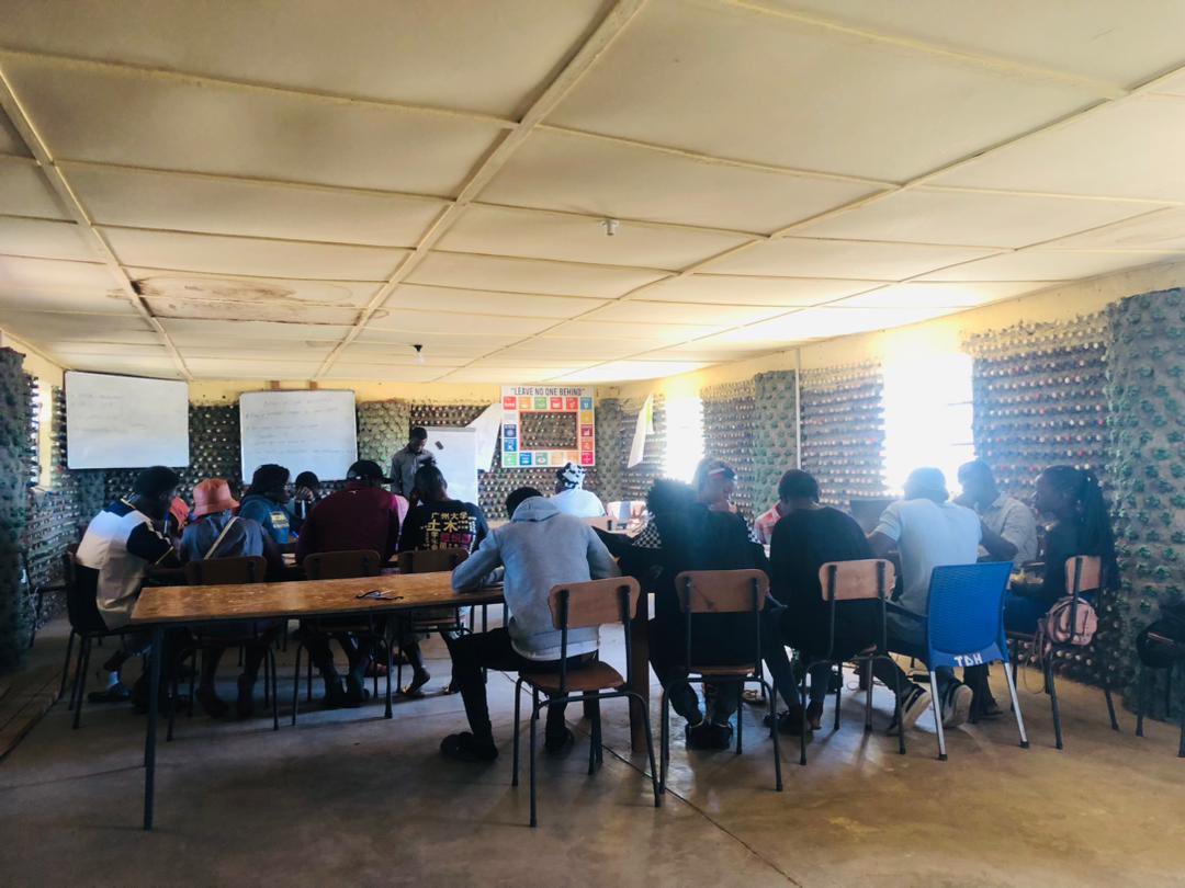 Our 6th cohort began their introductory Social Entrepreneurship Bootcamp, focusing on key topics: purpose alignment, problem framing & idea generation. @MhlangaJohanne @TajudeenOyewale @ActionAidZim @UNHCRZimbabwe @UNHCRSouthernAF @euinzim @OMpslsw @Tdhit_zimbabwe @MapikoWilfred