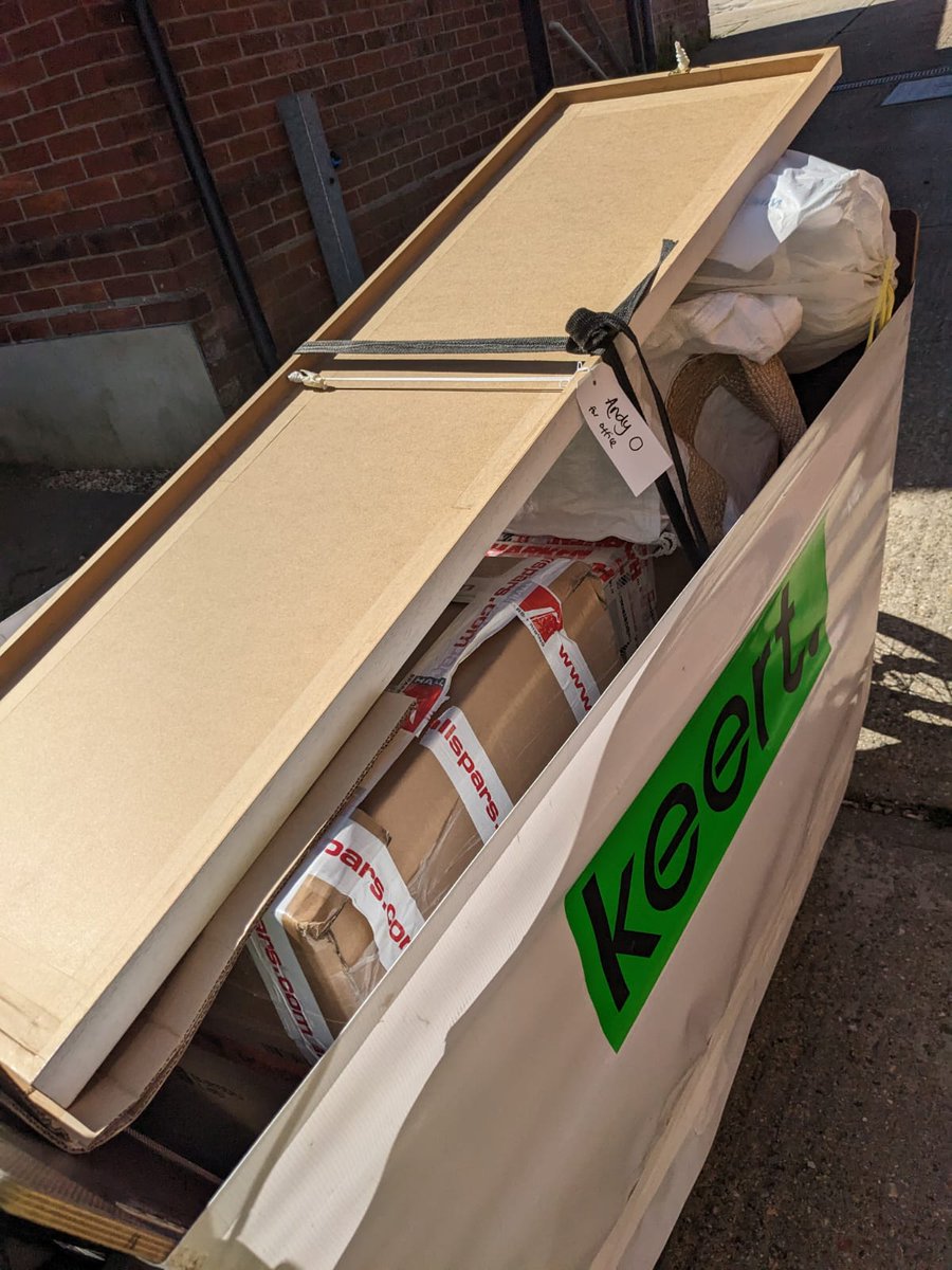 Some loads are bigger than others!

Our bikes carry lots of shapes and sizes - from a postcard up to a fridge freezer

#CargoBike #IsleOfWight #Cowes #SustainableDelivery