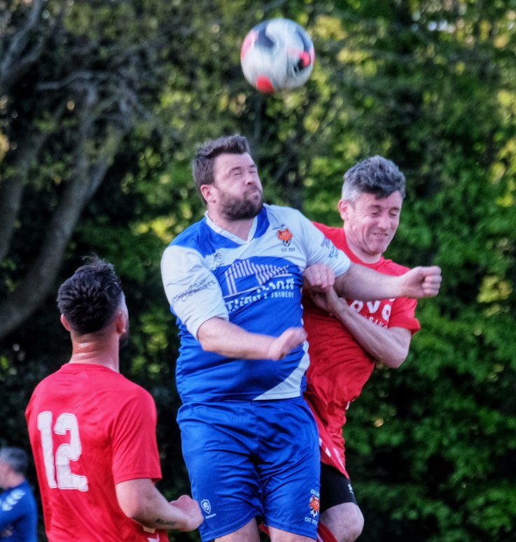 A couple from last night’s @bracknellsunday Premier Div match between Raglan and @UnitedShire. @WokinghamSport @fiberkshire @SundayLeagueDay. A comprehensive win for Shire all but sealed the title.