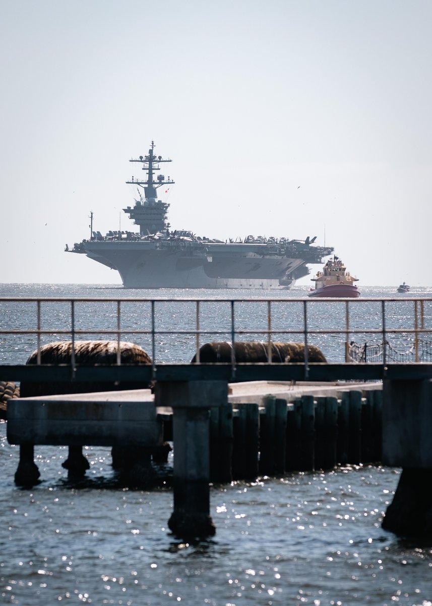 The #nuclearfleet aircraft carrier USS George Washington (CVN 73) stopped at Naval Station Mayport while deployed as part of Southern Seas 2024 to enhance capability and strengthen maritime partnerships throughout @USSOCOM. #unmatchedpropulsion  #challengewhatispossible