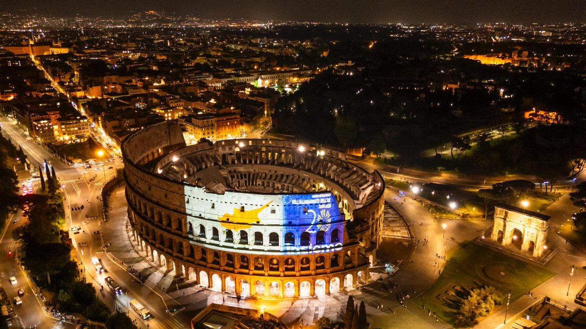 Veramente emozionante! #20AnniInsieme 🇪🇺 🇨🇾#Roma #Colosseo 🇮🇹