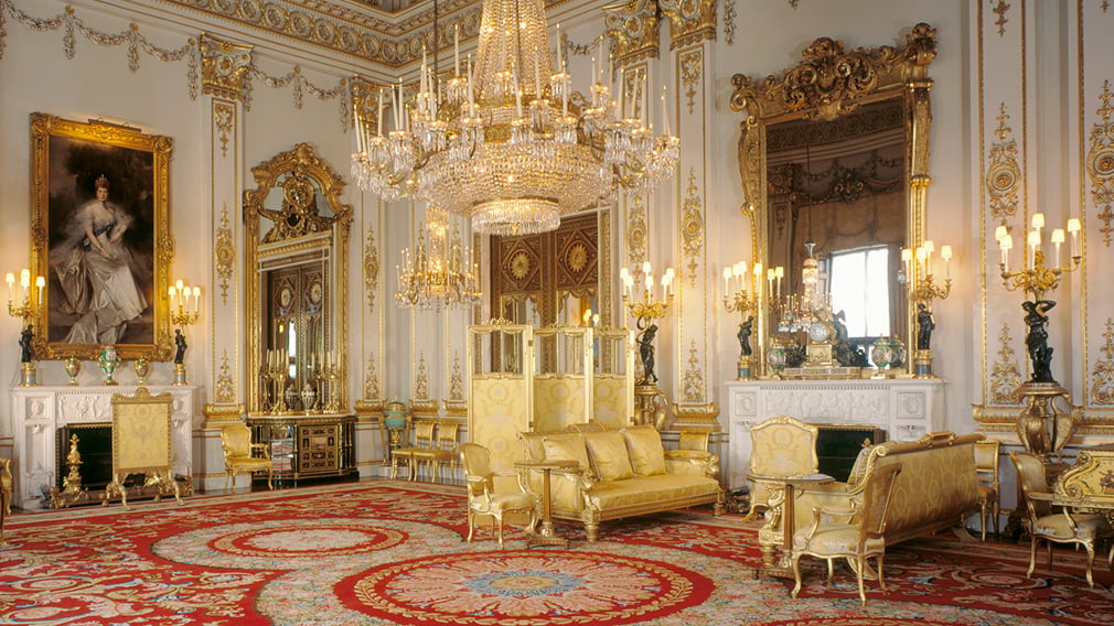 Buckingham Palace History :-

George III bought #BuckinghamHouse in 1761 for his wife Queen Charlotte to use as a comfortable family home close to  St. James's Palace.

Some Glimpses from the inside.
#BuckinghamPalace
#England🇬🇧