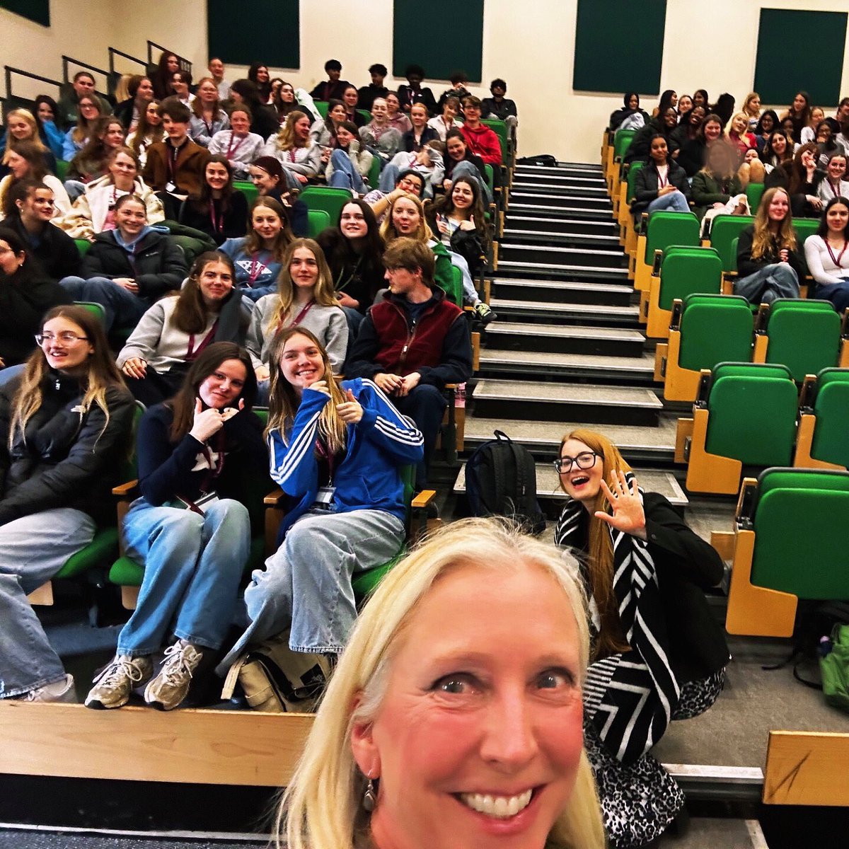 Y12 had a visit from Dr Roz Savage MBE, who spoke about her life journey, embarking on challenges & finding motivation. Roz is the first (and only) woman to row solo across the Big Three oceans. Thanks to Roz for being a great example that #everythingispossible 💪👏🔥