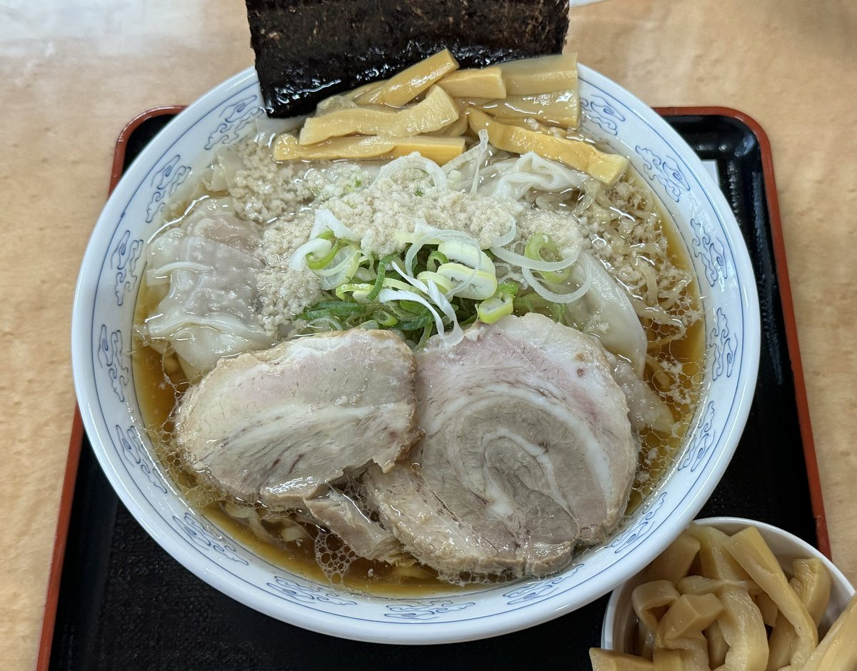 雲の糸で春限定のワンタン麺（こってり）を食べました。美味しかった。