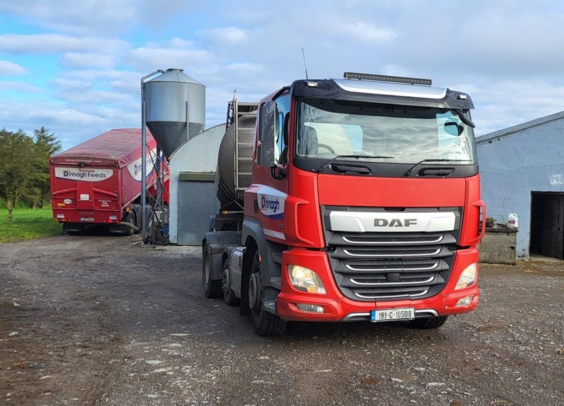 Photo sent in from 1 of our suppliers today🤩 'Great to see 2 Drinagh trucks up early to Eyeries! Thank you' 😇 #trucks #lorries #earlybird #Teamwork #eyeries #beara #wildatlanticway #farming #dairyfarming #westcork #westcorkfarming #drinaghlorry #drinaghcoop