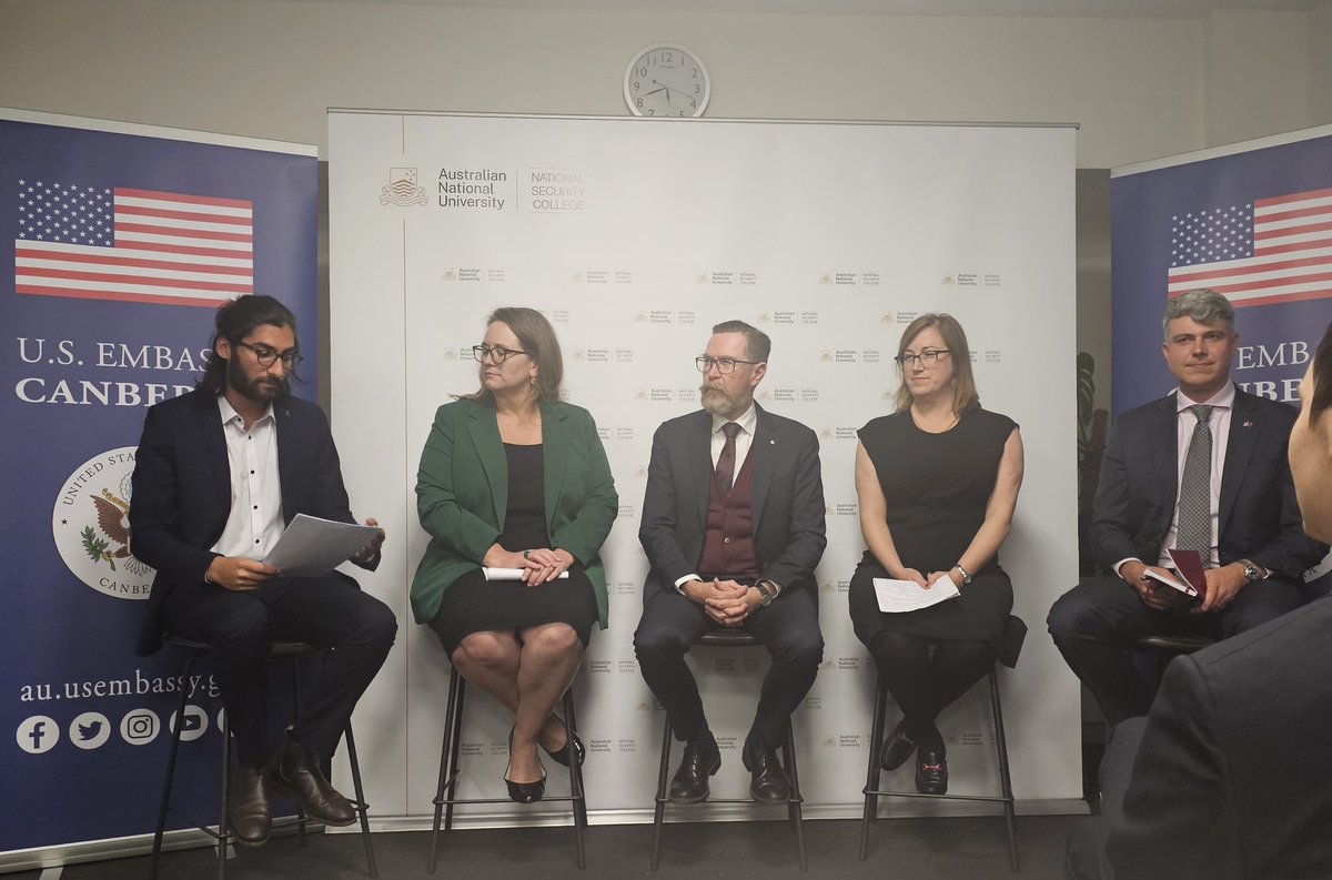 Great insights on 🇦🇺 & 🇺🇸's engagement with the Pacific on security issues including climate by @USEmbAustralia's Erika Olson & Grant Livingston, @Rory_Medcalf & @IrelandPiper. Thanks @NSC_ANU for hosting & US Embassy Youth Council Advisory Member, Nikhil Clementi, for chairing