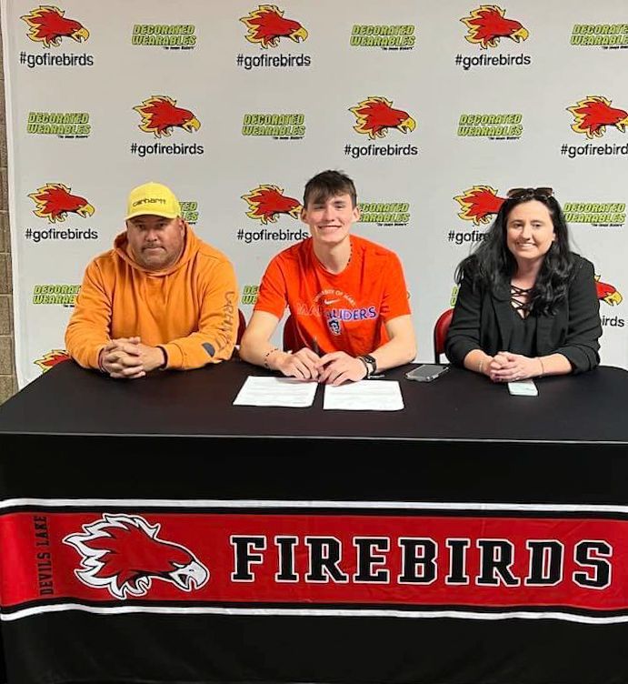 Shout out and congratulations to Wylee Delorme (Pembina Littleshell/Sioux) from Spirit Lake in North Dakota, who signed his letter of intent to continue his education and basketball career at UMARY
#NativePreps #Littleshell #Sioux