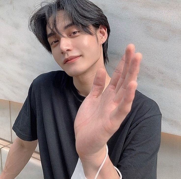 com base nisso, você amigaria comigo?

⌗  nome: Alex
⌗  idade: ?
⌗  mbti: enfp 
⌗  hobbies: correr, ler, beber..
⌗  gênero fav: drama 
⌗  linguagem do amor: toque físico?!
⌗  estado civil: solteiro