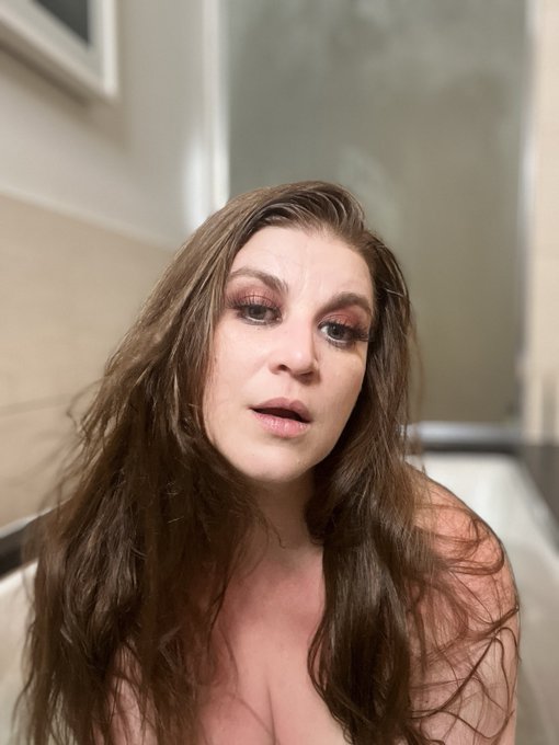 I really loved the tub at Ink 48 in Hell&rsquo;s Kitchen. https://t.co/SOQLvZwkoO<a href="/tag/disney"class="tags"><span>#disney</span></a><a href="/tag/snowwhite"class="tags"><span>#snowwhite</span></a>