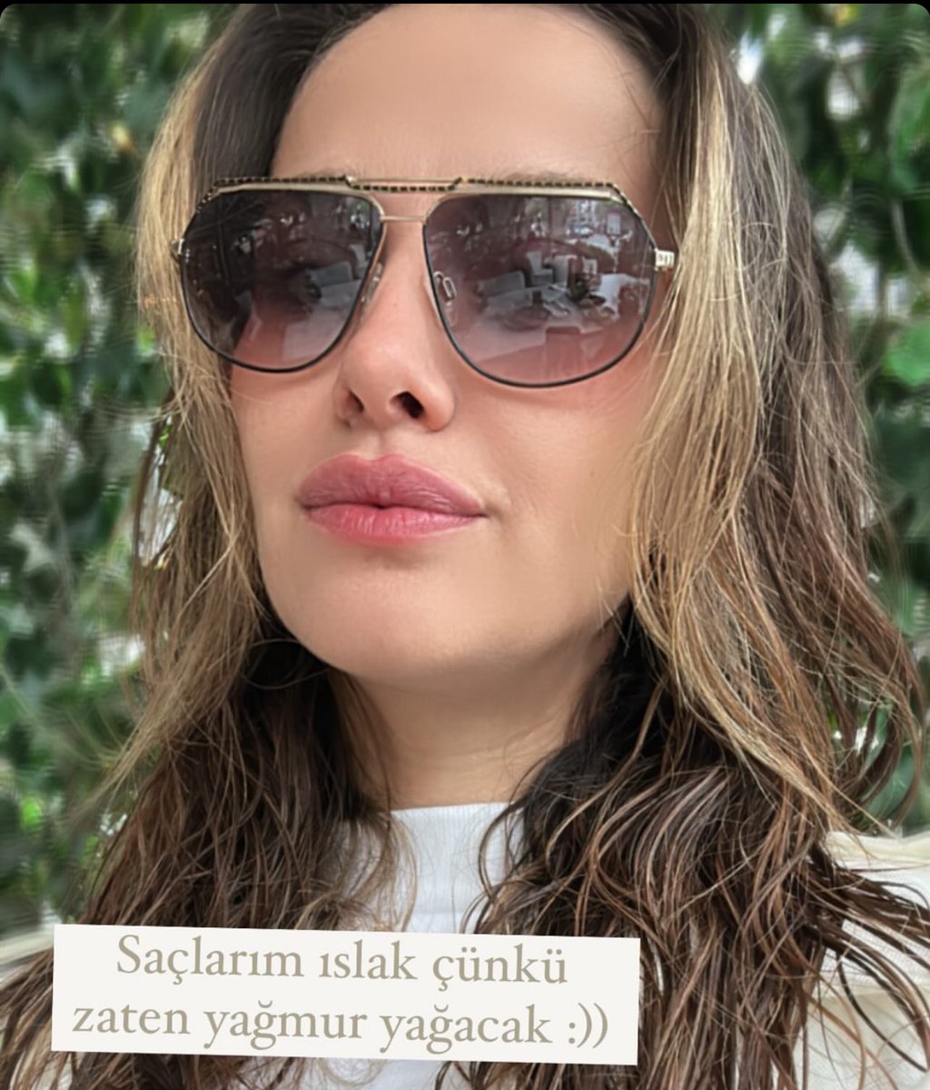 Bazı kadınlar gözlük kadınıdır siz seversiniz sevmezsiniz ama ben en çok gözlük yakışan kadınları severim 
#iremhelvacıoğlu