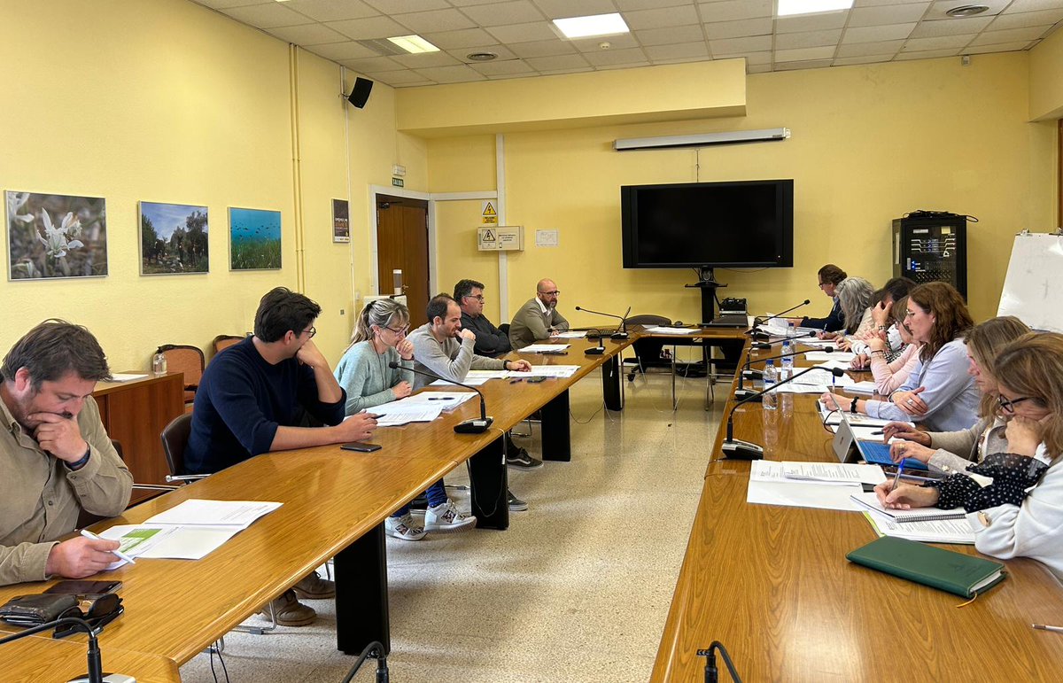 ffernandezsuch's tweet image. 🚜 La cuestión de la reunión de ayer con OPAs y Cooperativas no era las Ayudas Extraordinarias de Sequía que salen publicadas 02/05/24 con 4 M€

La pregunta era 🌾🐑☘🐄 ¿Qué hacemos para reducir la dependecia en alimentación animal en las #IllesBalesrs? Sobre todo en #Forrajes