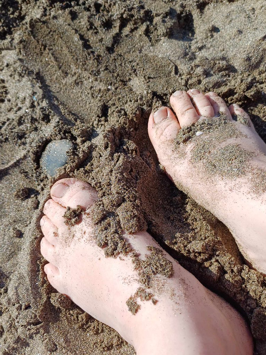 Oh dear, my feet are so dirty 
#feet #feetpics #feetselling