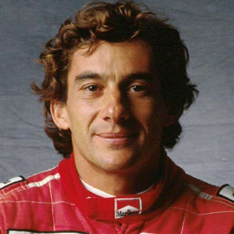 HÁ 30 ANOS NO CIRCUITO DE ÍMOLA, MORREU O HOMEM AYRTON SENNA, MAS O ÍDOLO PERMANECE NO CORAÇÃO DOS BRASILEIROS.