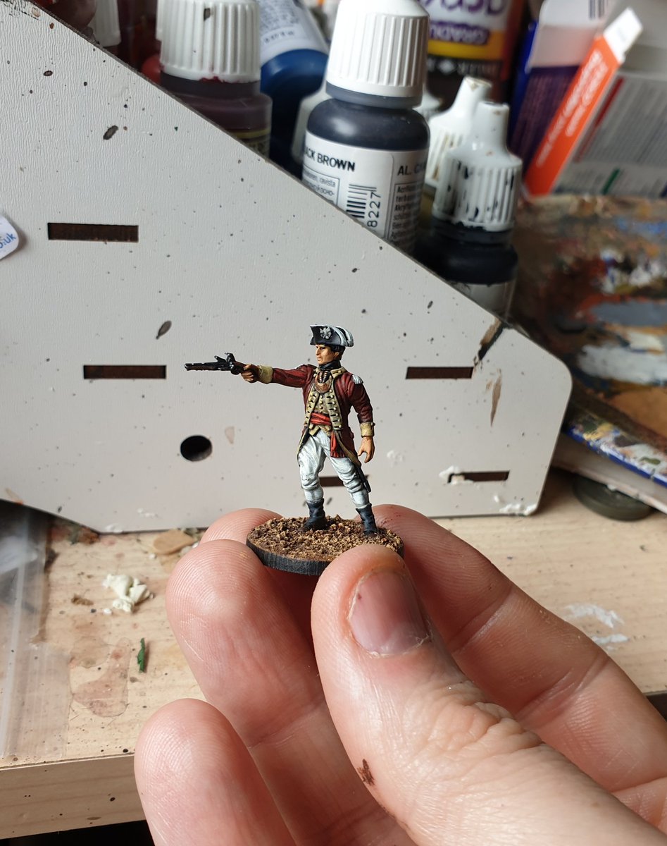 My good brush is giving up. This may be it's last hurrah as 'lead brush'.
Problem is I don't have a successor...
And why am I painting AWI now you ask? Well to that I say; shhhhhh.