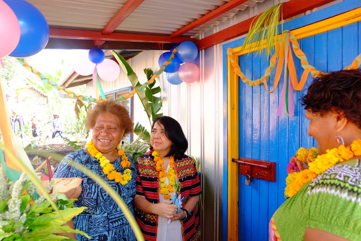 Today, ⁦@gnwp_gnwp⁩ and #VoiceforChange went to the Konum@Community in Jiwaka Province to open the resource center for gender equality and peacebuilding. ⁦@StateGWI⁩