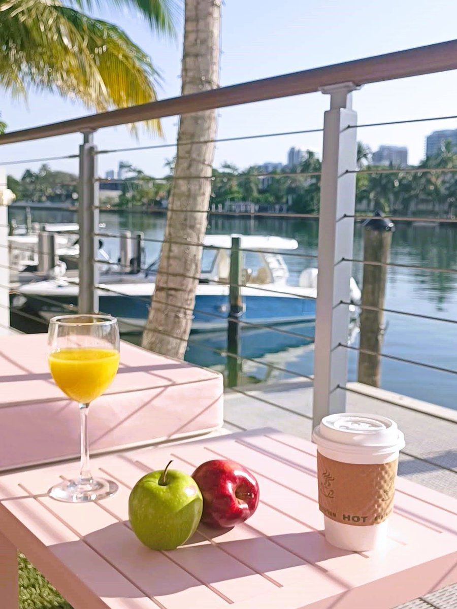 Waterfront mornings we could never get tired of. buff.ly/2RQ1wVF

#grandbayharbor #gbbmoments #miamimornings #miamihotel #coffeetime #orangejuice #fresh
