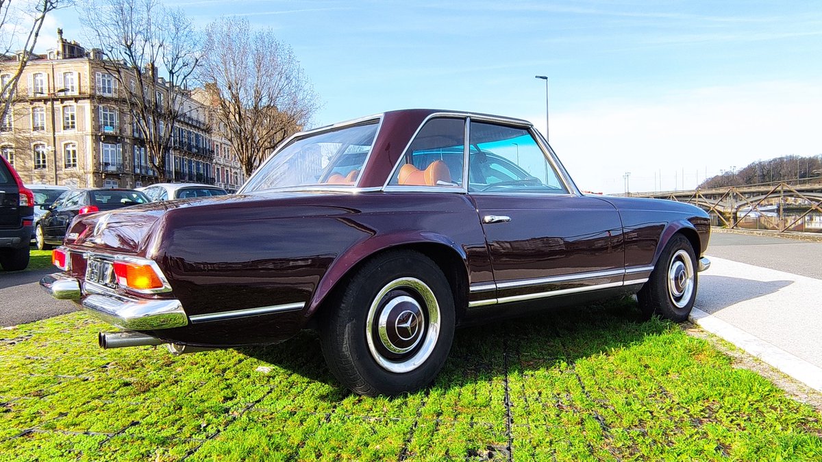 JouMike's tweet photo. Mercedes Benz 250SL "Pagoda" en Bayonne
#MercedesBenz #MercedesBenzSL #Pagoda https://t.co/9tIJmWq1Fb