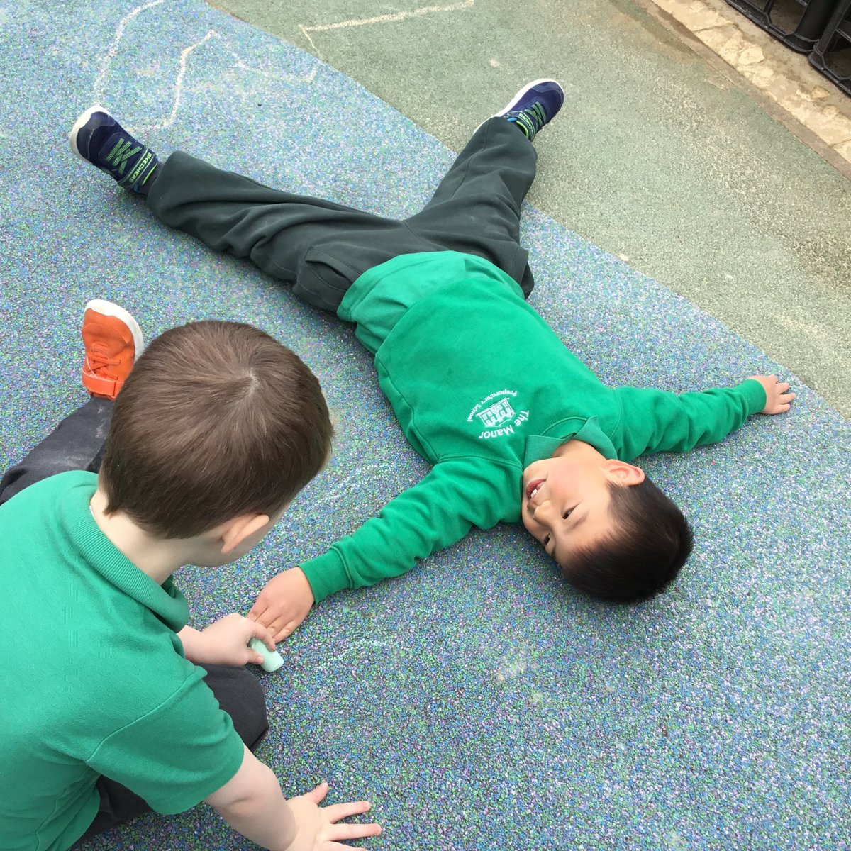 The children in Nursery have been outside having fun with chalk!

#ManorPrep #earlyyears #Outdoors #outdoorplay #fun #learningisfun #independentschool #oxfordshire #play #learningthroughplay