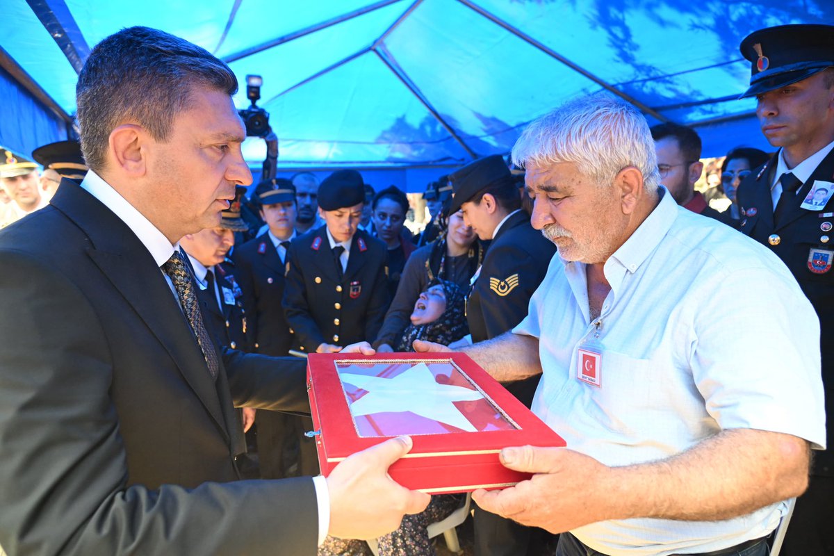 🇹🇷Şehidimiz J. Asb. Çvş. Mustafa Şen'i, Baba ocağı Manavgat Çakış Mahallesinde kılınan cenaze namazının ardından son yolculuğuna uğurladık. 🇹🇷Şehidimizin ruhu şad olsun. 🇹🇷Milletimizin başı sağ olsun.