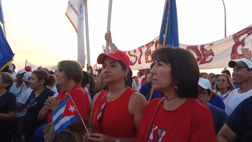 Desde la histórica Tribuna Antimperialista nuestra familia celebró el #1Mayo: Día Internacional de los Trabajadores. Unidad y compromiso con el órgano y la Revolución fueron patentizados una vez más. ¡Viva #Cuba 🇨🇺! #FiscalíaCubana