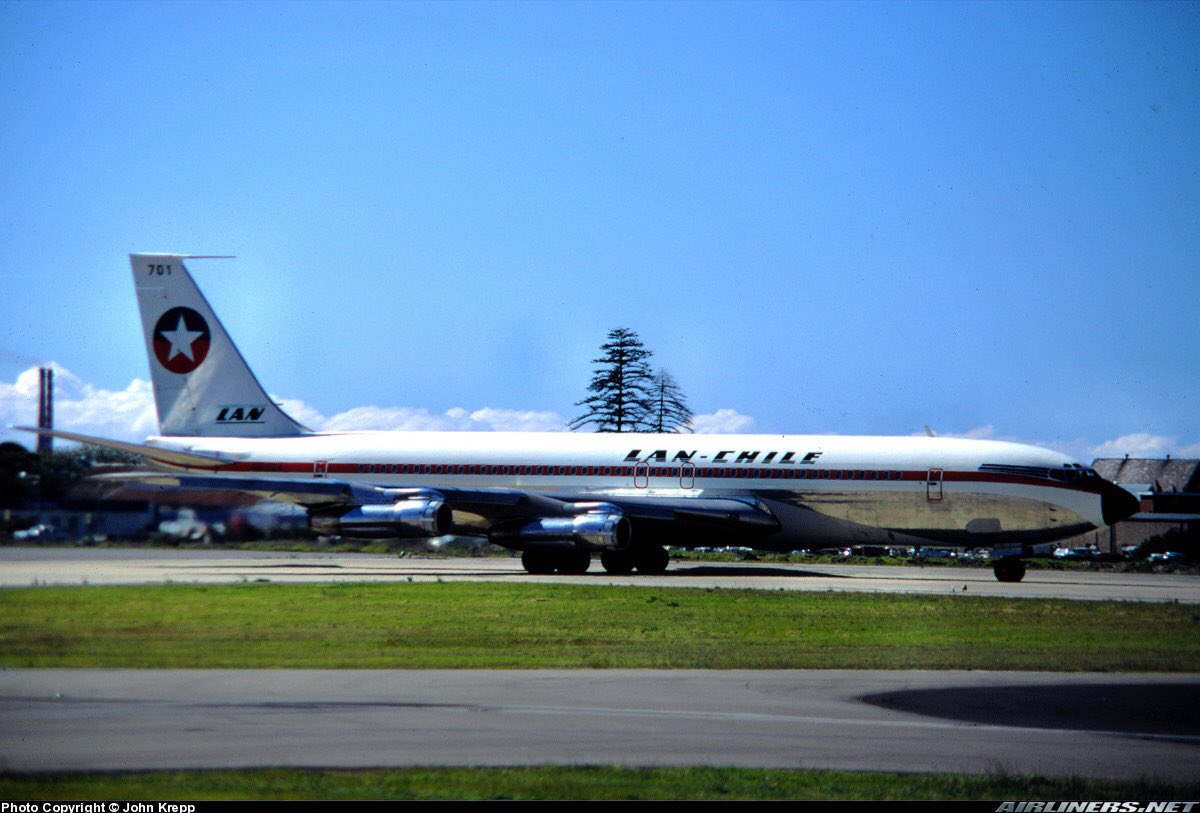 A Lan Chile B707 seen here in this photo at Sydney Airport in 1973 #avgeeks 📷- John Krepp