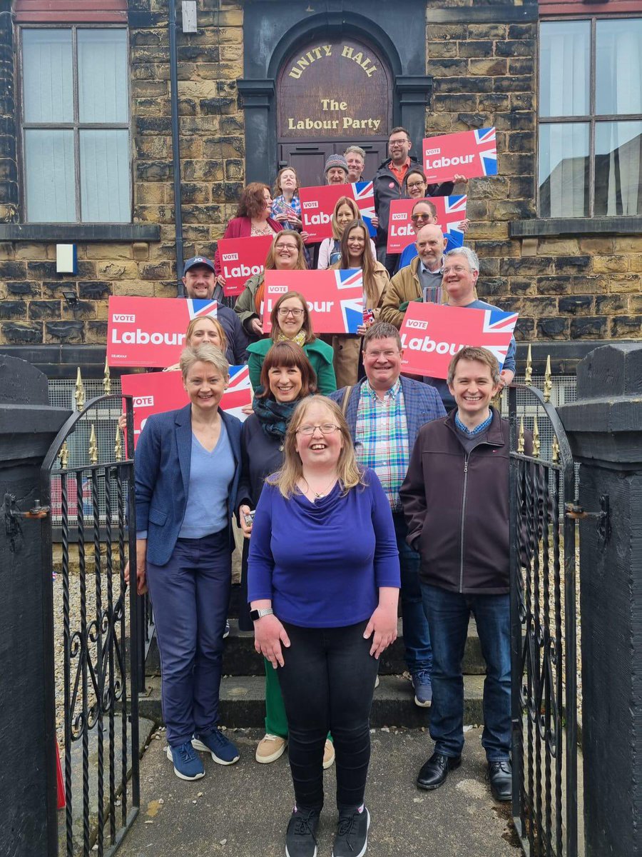 Yesterday, we said goodbye to Morley Labour legend Jayne Hill. Today, we joined Charlotte Hill on the doorstep for a big campaign day in Jayne’s memory. Thank you to everyone who joined @RachelReevesMP and @YvetteCooperMP to campaign for Charlotte. Let’s turn Morley red!