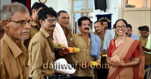 Mangaluru: UXCEL, Roshni Nilaya, Rotary, Lions Club honour senior auto drivers daijiworld.com/news/newsDispl….