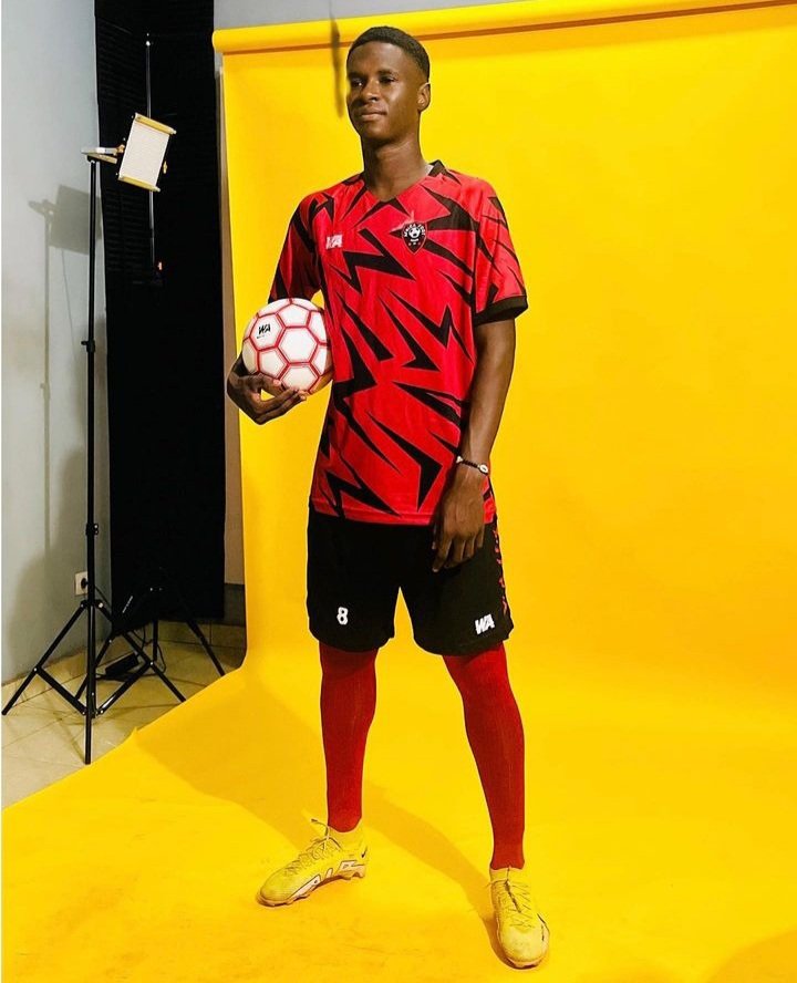 Ibrahim Diarra (17) 🇲🇱

2022'de Moritanya'da düzenlenen AFCON U17 Elemelerin de izleyip, 2023 AFCON U17 öncesi de onunla ilgili öngörümüzü bırakmıştık aşağıya...

Ve bu muhteşem yetenek Barcelona'ya gidiyor 🔜

@AfricaFootMali1 👏