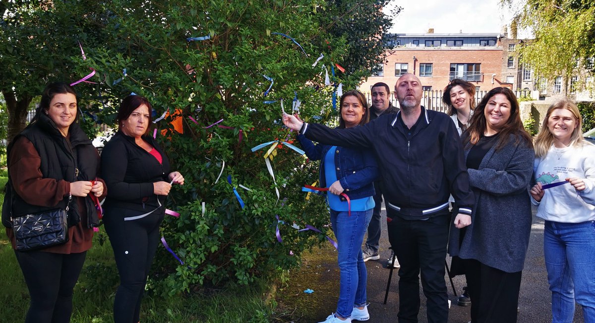 Many #Travellers keep up the #MayDay Tree tradition of decorating a tree to celebrate the coming of light & also to ward off bad luck & any dangers. Her grandchildren & Pavee Point continued the tradition Sheila Reilly, who passed this year, loved so much. bit.ly/3UG0kGM