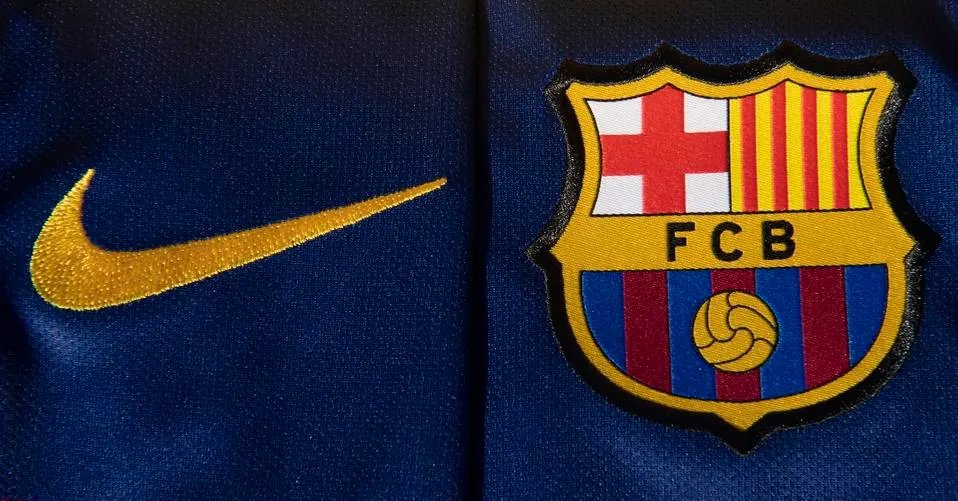 Nike e Barcelona estão perto de anunciar a extensão de contrato. Após a extensão de contrato entre Nike e França, o anuncio com o Barcelona deve ser o próximo. - @memorabilia1899