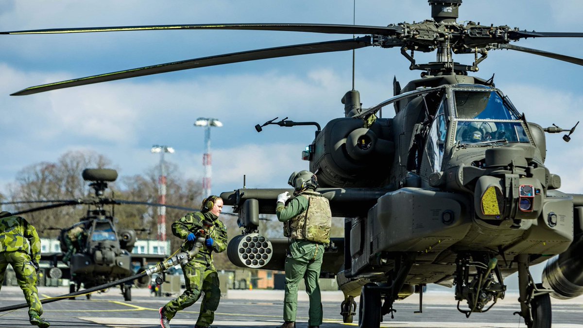 Time for a mid-week refuel 🤝

The @RoyalAirForce @1st_AviationBCT have been working alongside 🇸🇪allies, whilst in transit to Finland 🇫🇮 

Personnel from @flygvapnet provided refuelling and support to our Helicopters.

@JEFnations @Forsvarsmakten 

#JEFtogether #StrongerTogether