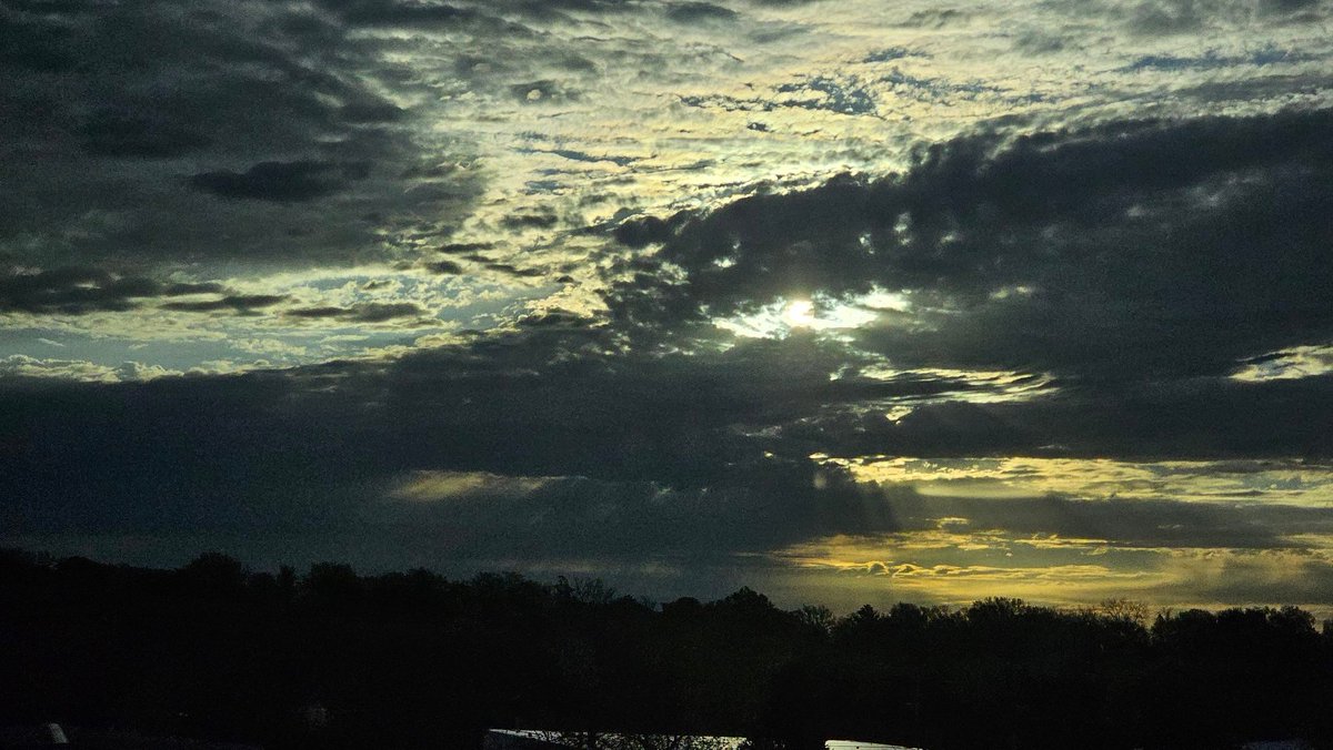 beams of heaven pt 2

I can't believe I managed such cool shots while actively moving in the car (dw I am passenger princess)